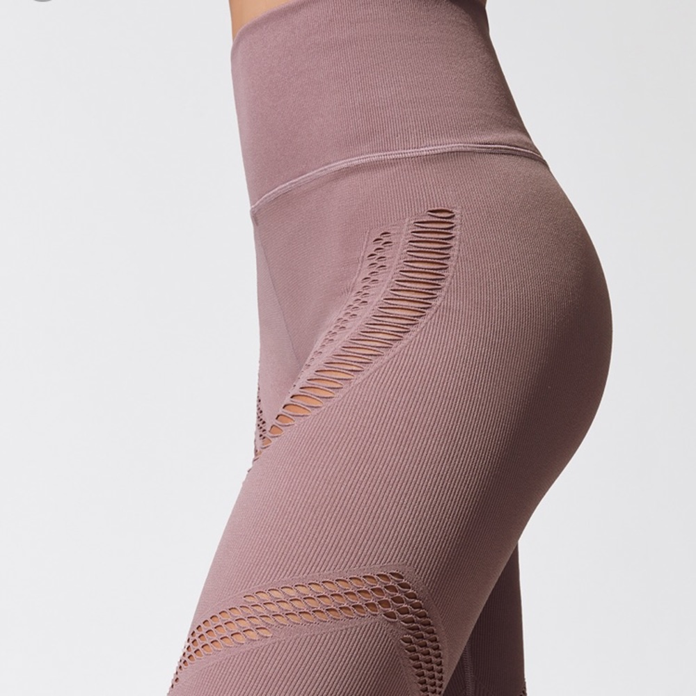 ALO Yoga Radiance Leggings Smoky Quartz Used - Picture 2 of 6